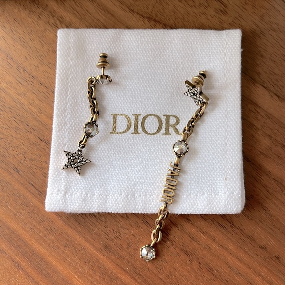 Dior earrings uneven design, can be worn single or a pair. - Picture 3 of 6